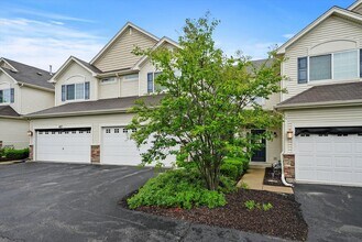485 S Jade Ln in Round Lake, IL - Building Photo - Building Photo