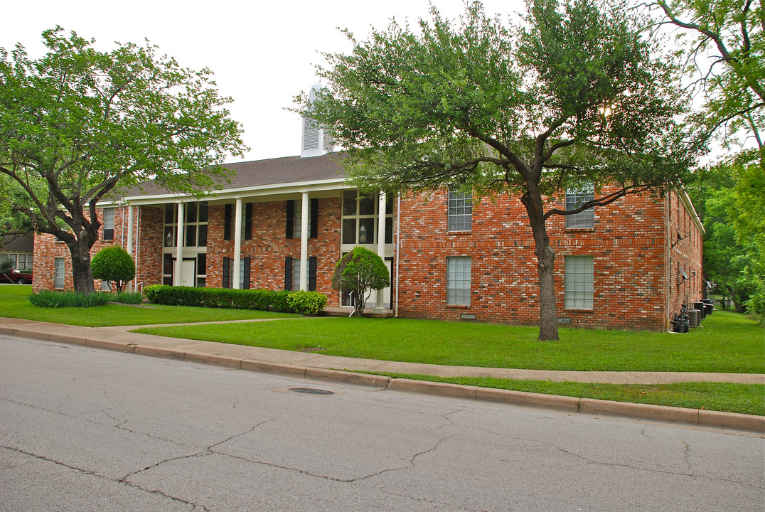 518 N Rogers St in Waxahachie, TX - Building Photo