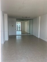 3161 S Ocean Dr, Unit 1003 in Hallandale Beach, FL - Building Photo - Building Photo