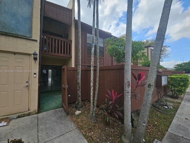 6547 SW 116th Pl in Miami, FL - Building Photo - Building Photo
