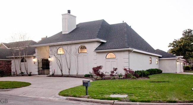 property at 3235 Country Club Blvd