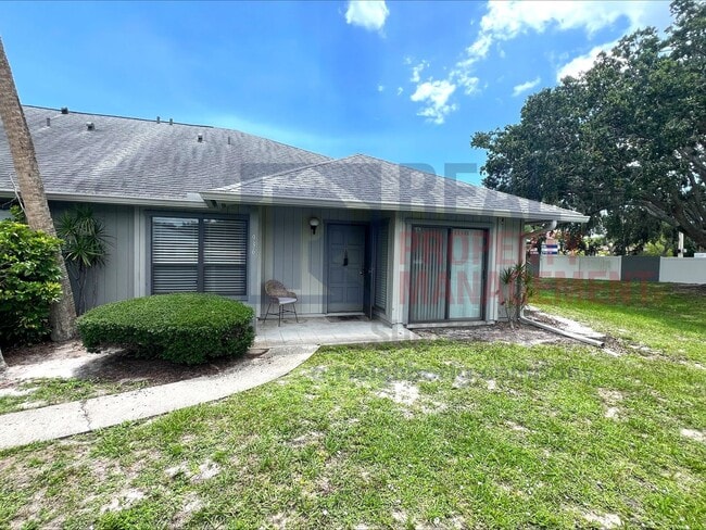 property at 936 N Beneva Rd
