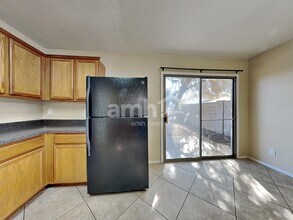 15617 W Caribbean Ln in Surprise, AZ - Foto de edificio - Building Photo
