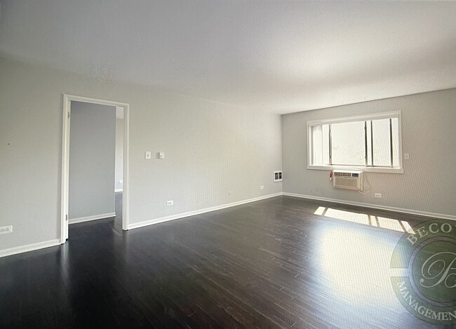 7541 N Winchester Ave, Unit 301 in Chicago, IL - Building Photo - Building Photo