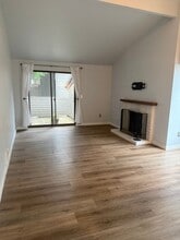 10012 NE 122nd St in Kirkland, WA - Building Photo - Building Photo