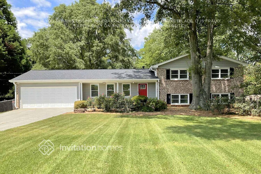1465 Piedmont Rd in Marietta, GA - Building Photo