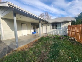 2213 W 12th Ave in Kennewick, WA - Building Photo