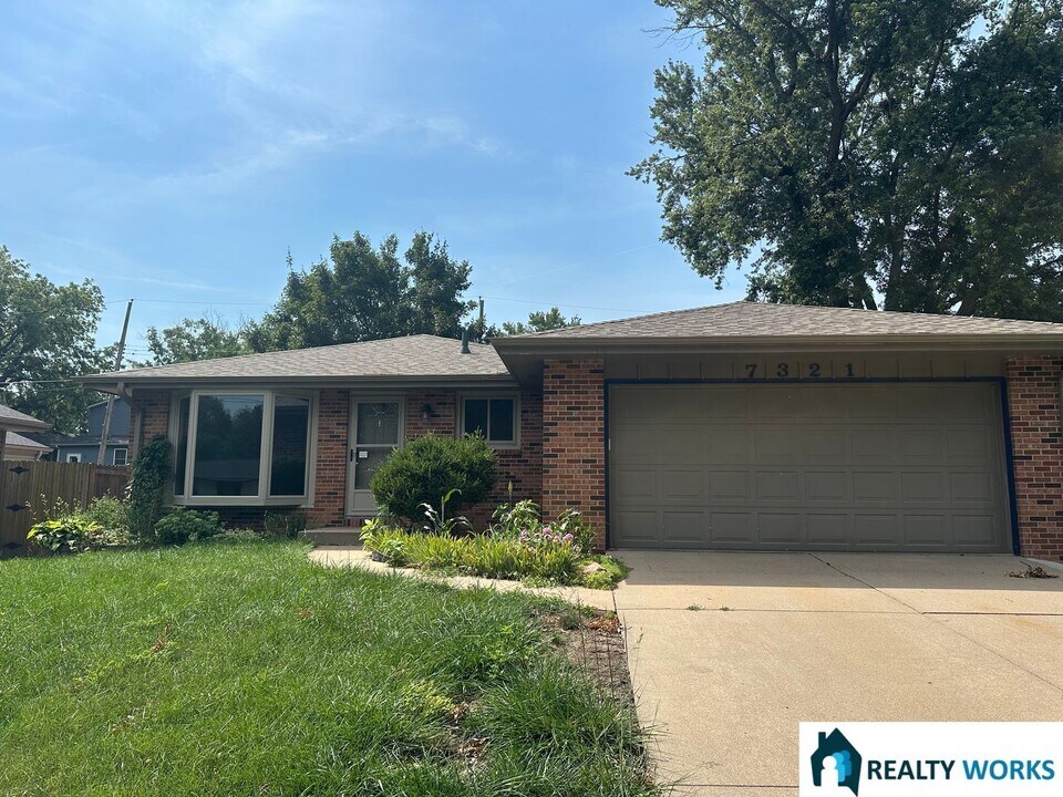 7321 Garland St in Lincoln, NE - Building Photo