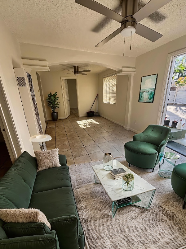 1402 N Willowbrook Ave in Compton, CA - Building Photo - Building Photo