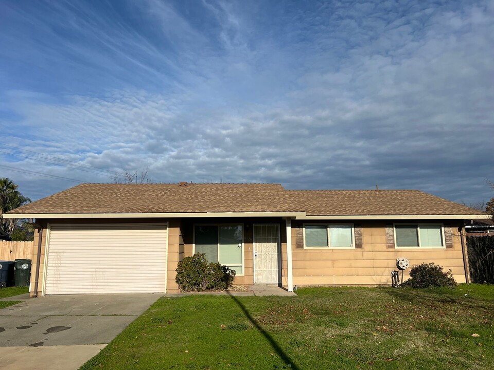 8020 Dicus Ct in Citrus Heights, CA - Building Photo