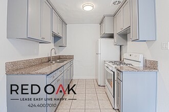 1214 S Atlantic Dr in Compton, CA - Foto de edificio - Building Photo