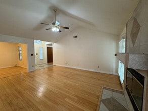 5917 Dorset Dr in Bakersfield, CA - Building Photo - Building Photo