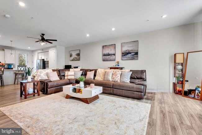 8353 Amber Beacon Cir in Glen Burnie, MD - Building Photo - Building Photo