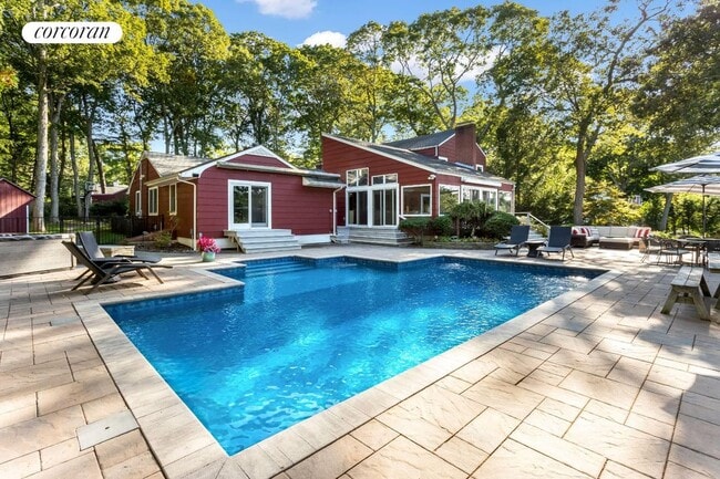 3693 Pine Neck Rd in Southold, NY - Building Photo - Building Photo