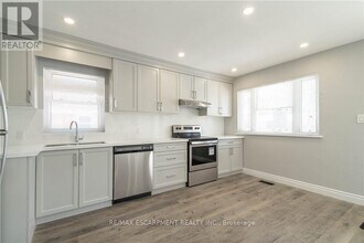 196 Upper Paradise Rd in Hamilton, ON - Building Photo - Building Photo