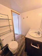 104 Sycamore St in La Porte City, IA - Building Photo - Building Photo