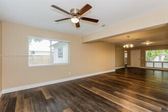 231 SW 71st Terrace in Pembroke Pines, FL - Building Photo - Building Photo