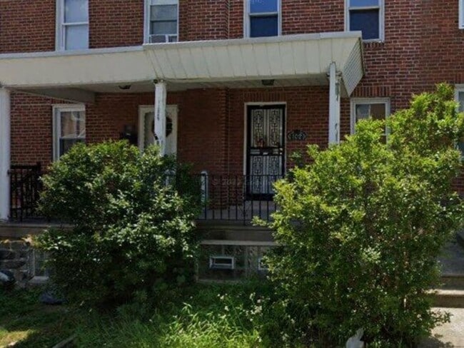 property at 102 Roselyn St