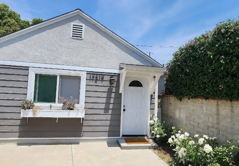 17219 Keswick St in Los Angeles, CA - Building Photo