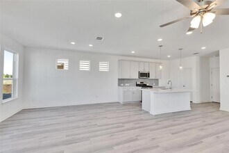 148 Hartson Dr in Taylor, TX - Building Photo - Building Photo