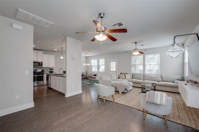 7405 Buchholz St in Austin, TX - Building Photo - Building Photo