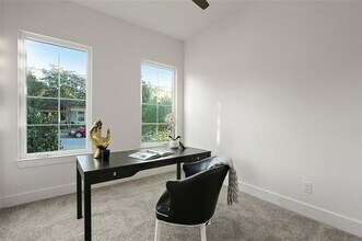 933 W Eighth St in Dallas, TX - Building Photo - Building Photo