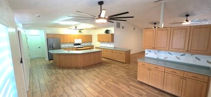 3520 SE 10th Pl in Cape Coral, FL - Building Photo - Building Photo