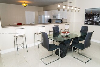 17050 N Bay Rd, Unit Mindy in Sunny Isles Beach, FL - Foto de edificio - Building Photo