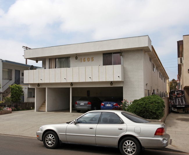 1605 Barry Ave in Los Angeles, CA - Building Photo - Building Photo