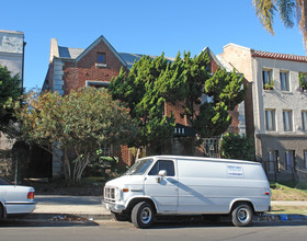 Burton Manor Apartments in Los Angeles, CA - Building Photo - Building Photo