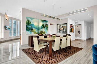 901 Brickell Key Blvd, Unit 3204 in Miami, FL - Building Photo - Building Photo