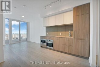 36 Olive Ave in Toronto, ON - Building Photo - Building Photo