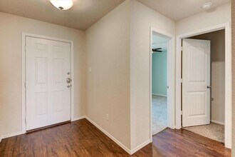 403 Kyra Ln in Taylor, TX - Foto de edificio - Building Photo