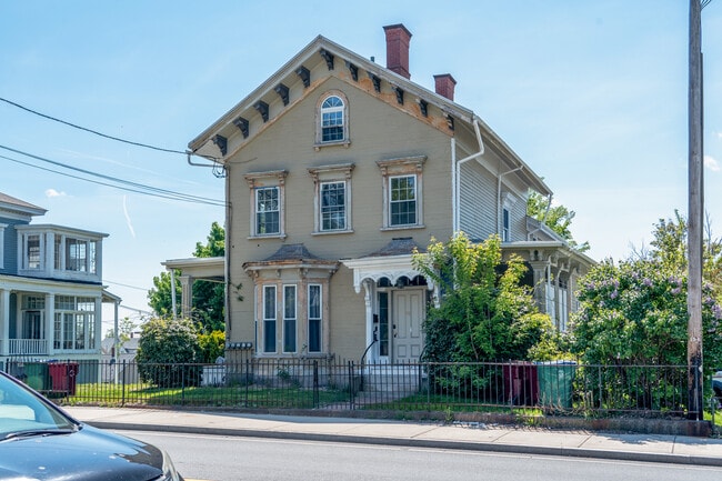 95 Nesmith St in Lowell, MA - Building Photo - Building Photo