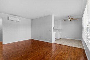 525-537 Chestnut Ave, Unit 537-05 Apartments