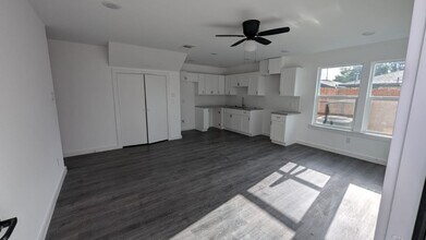 7904 Shotwell St in Houston, TX - Building Photo - Building Photo