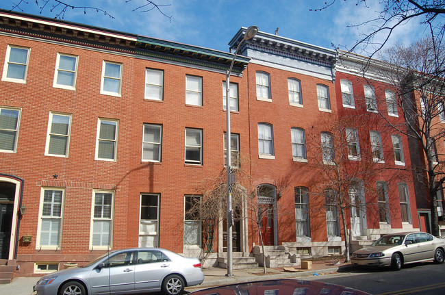 2204 E Pratt St in Baltimore, MD - Foto de edificio - Building Photo