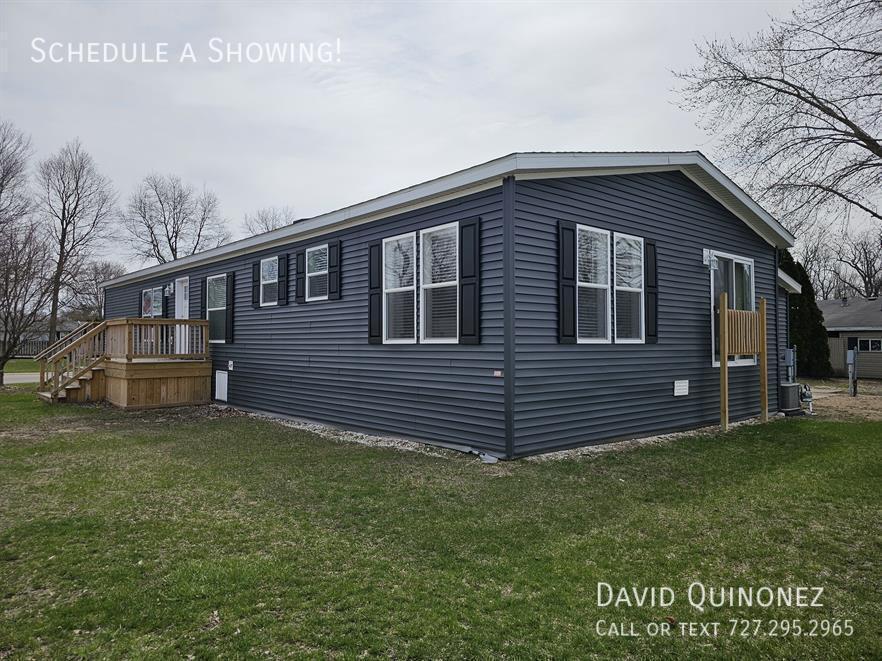 6904 Liberty Ln in Belleville, MI - Building Photo