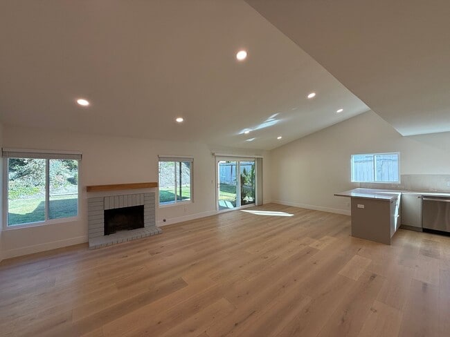 2502 Jacaranda Ave in Carlsbad, CA - Building Photo - Building Photo