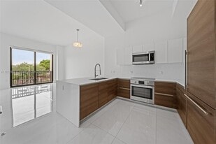 301 Altara Ave in Coral Gables, FL - Building Photo