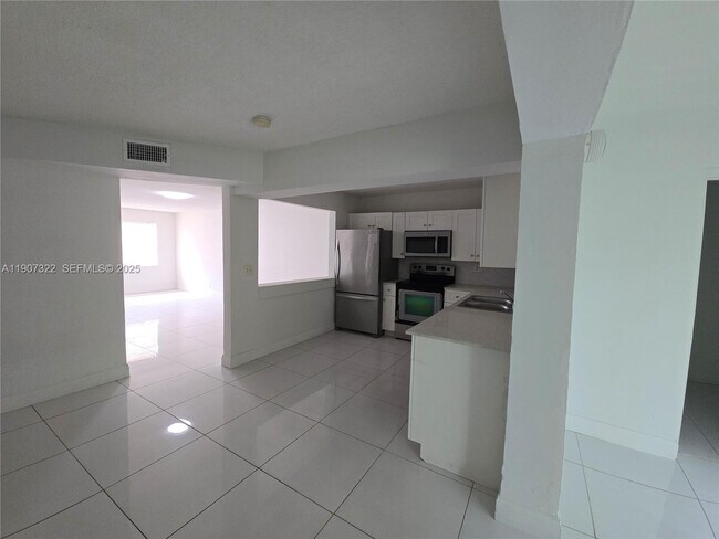 2650 NW 60th Way in Sunrise, FL - Building Photo - Building Photo