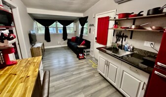 814 E 126th Ave in Tampa, FL - Building Photo