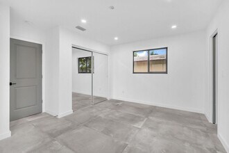 2460 SW 58th Manor in Fort Lauderdale, FL - Building Photo - Building Photo