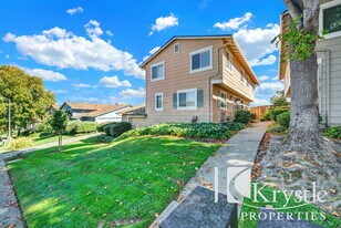 63 Parrott St in Vallejo, CA - Building Photo