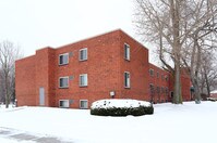 Central Park Apartments in Niles, OH - Building Photo - Building Photo