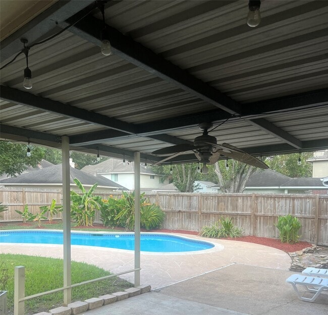 property at 2810 White Oak Ln