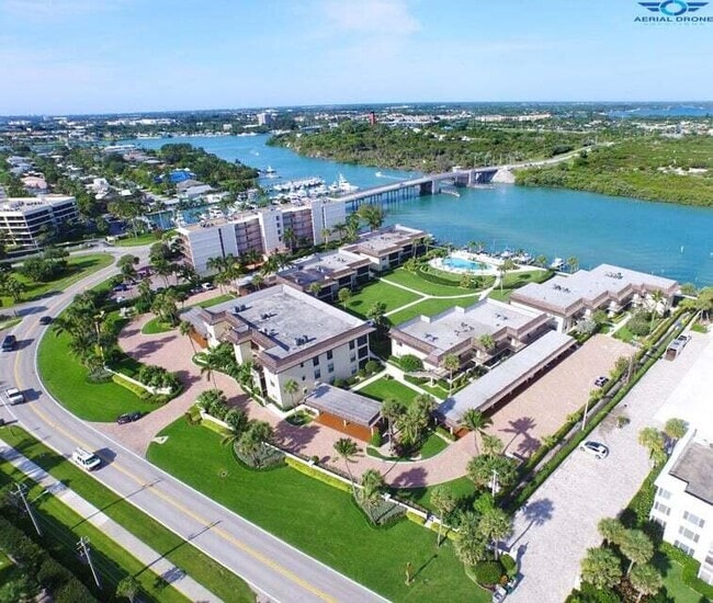 275 S Beach Rd in Tequesta, FL - Building Photo - Building Photo