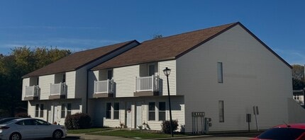 KSU East Townhomes - Student Housing in Kent, OH - Foto de edificio - Building Photo