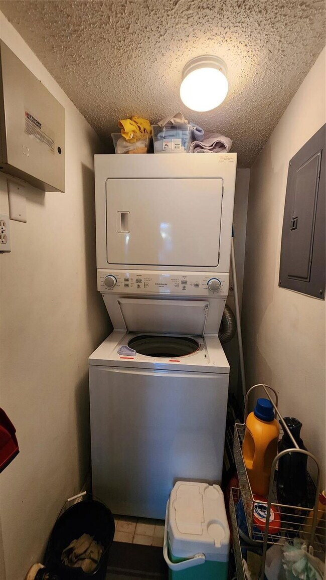 3874 Lyons Rd in Pompano Beach, FL - Building Photo - Building Photo