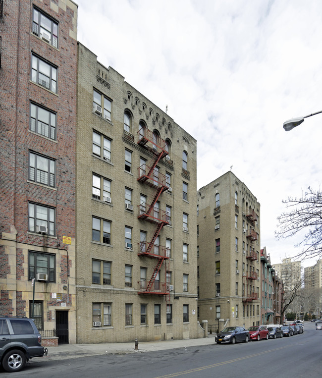 2285 Sedgwick Ave in Bronx, NY - Foto de edificio - Building Photo